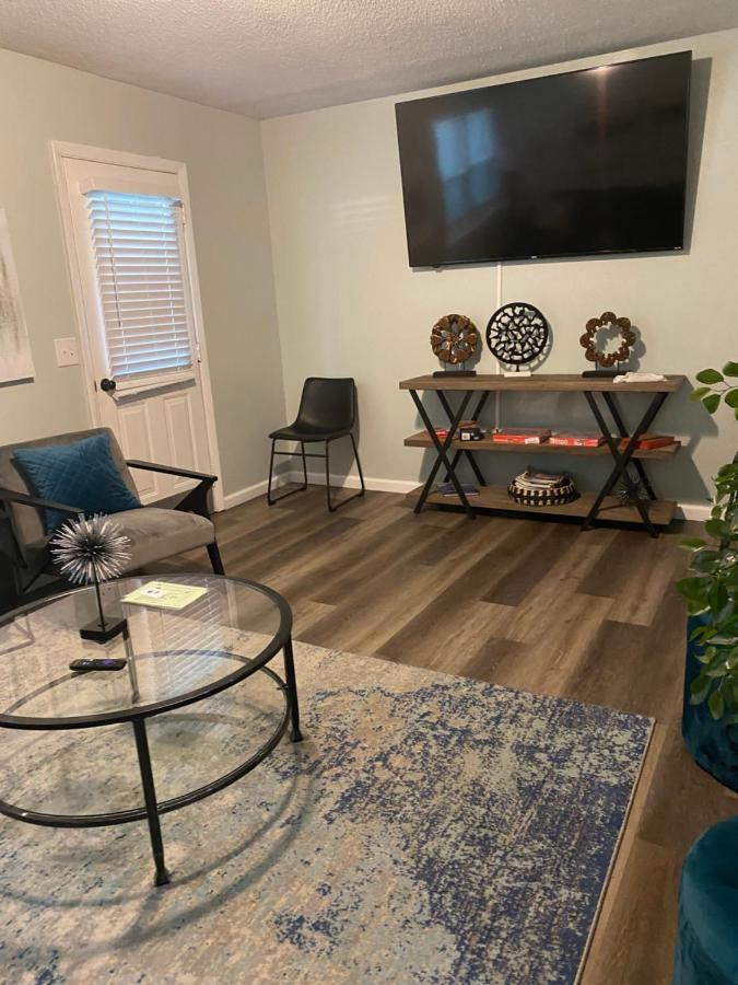 Villa Hhi Homes- Newly Renovated Cozy Modern Pet-friendly Villa-ideal Location *