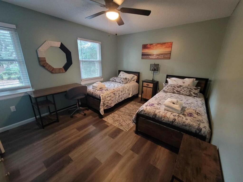 Villa Hhi Homes- Newly Renovated Cozy Modern Pet-friendly Villa-ideal Location *