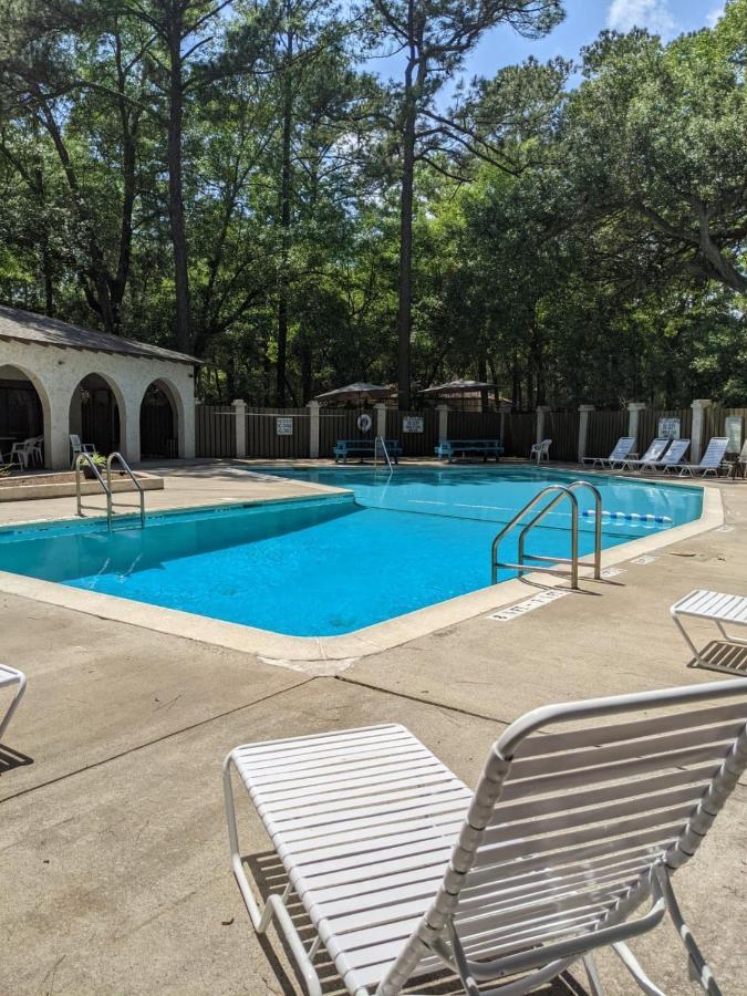 Villa Hhi Homes- Newly Renovated Cozy Modern Pet-friendly Villa-ideal Location