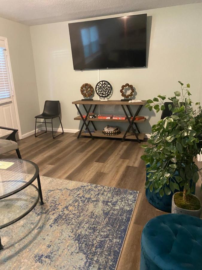 Hhi Homes- Newly Renovated Cozy Modern Pet-friendly Villa-ideal Location Villa