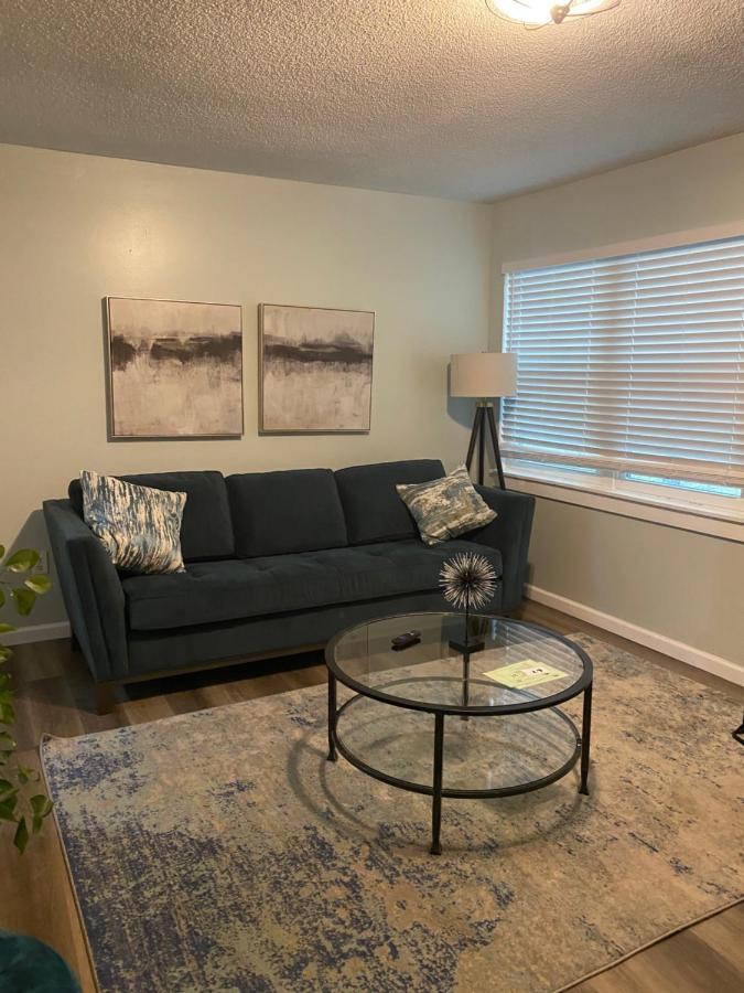 Hhi Homes- Newly Renovated Cozy Modern Pet-friendly Villa-ideal Location *