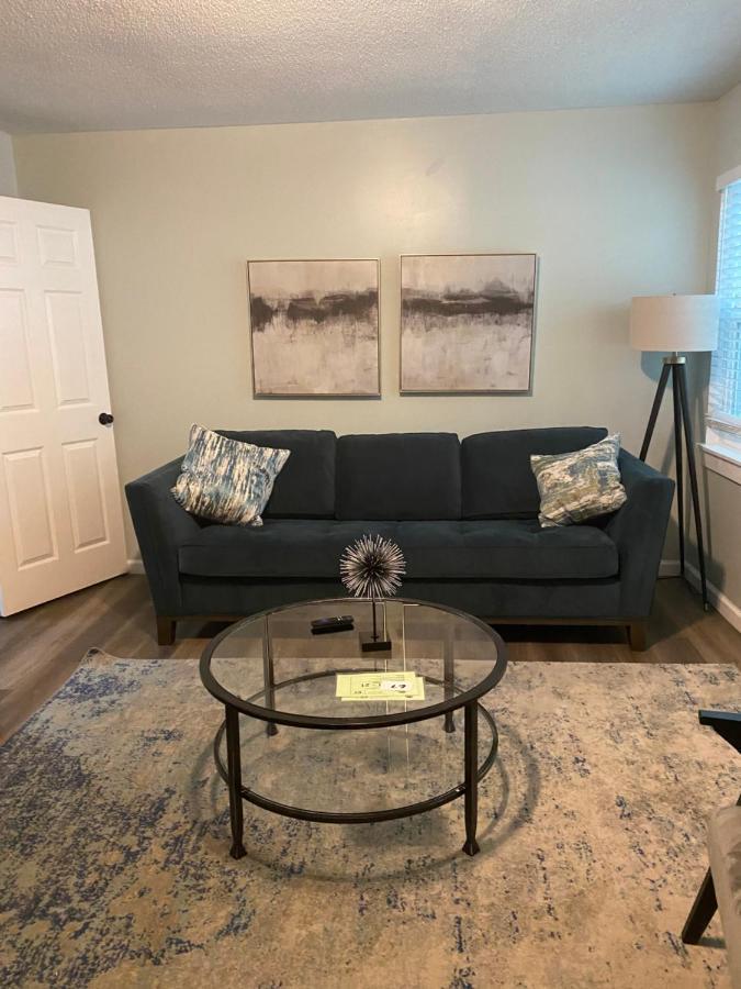 Villa Hhi Homes- Newly Renovated Cozy Modern Pet-friendly Villa-ideal Location