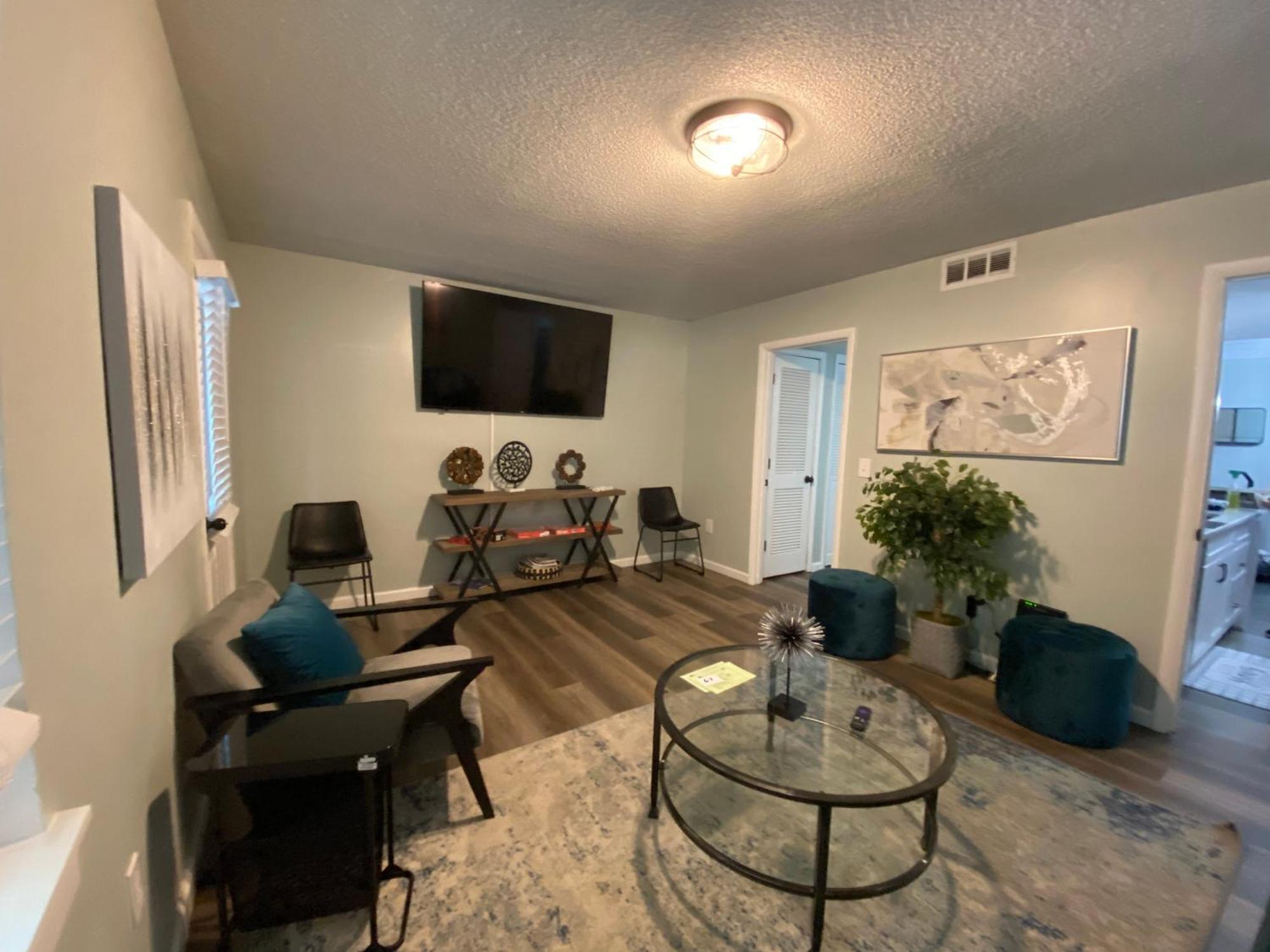Hhi Homes- Newly Renovated Cozy Modern Pet-friendly Villa-ideal Location Villa *