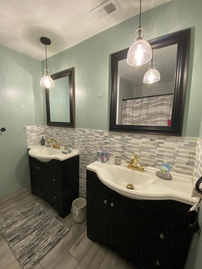 Villa Hhi Homes- Newly Renovated Cozy Modern Pet-friendly Villa-ideal Location