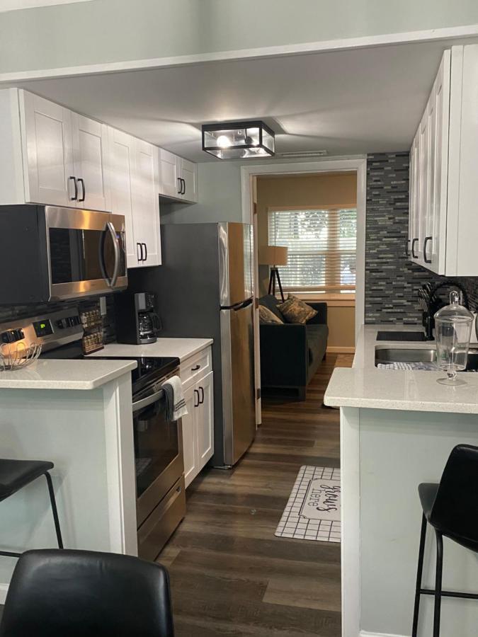 Villa Hhi Homes- Newly Renovated Cozy Modern Pet-friendly Villa-ideal Location