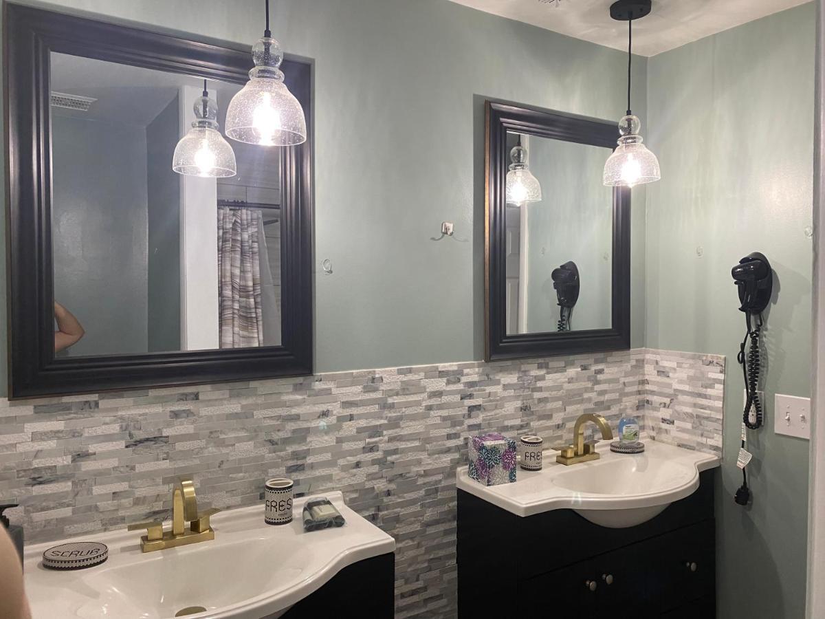 Hhi Homes- Newly Renovated Cozy Modern Pet-friendly Villa-ideal Location Villa *