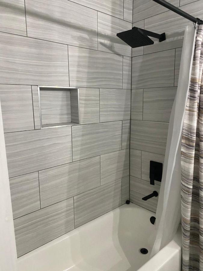 Villa Hhi Homes- Newly Renovated Cozy Modern Pet-friendly Villa-ideal Location *