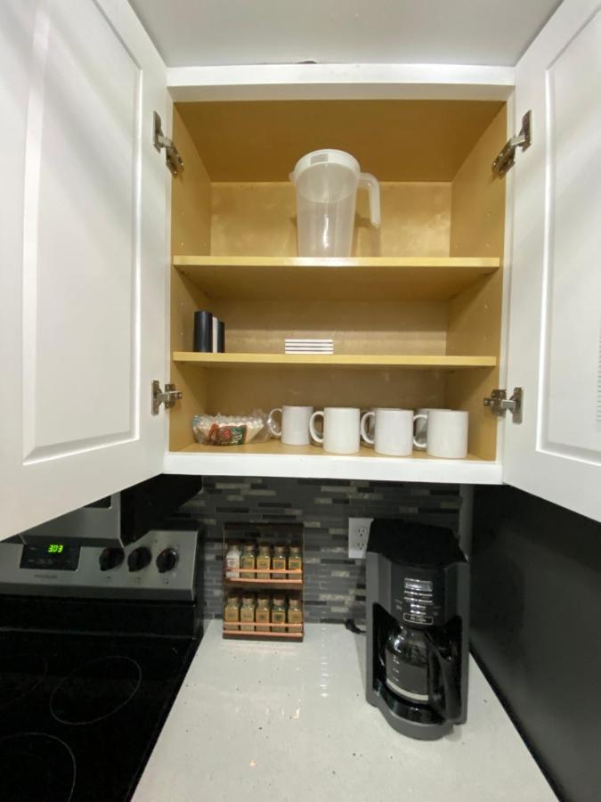Villa Hhi Homes- Newly Renovated Cozy Modern Pet-friendly Villa-ideal Location *