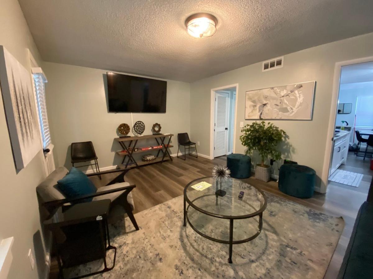 Hhi Homes- Newly Renovated Cozy Modern Pet-friendly Villa-ideal Location