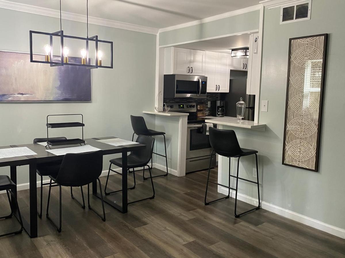 Hhi Homes- Newly Renovated Cozy Modern Pet-friendly Villa-ideal Location Villa *