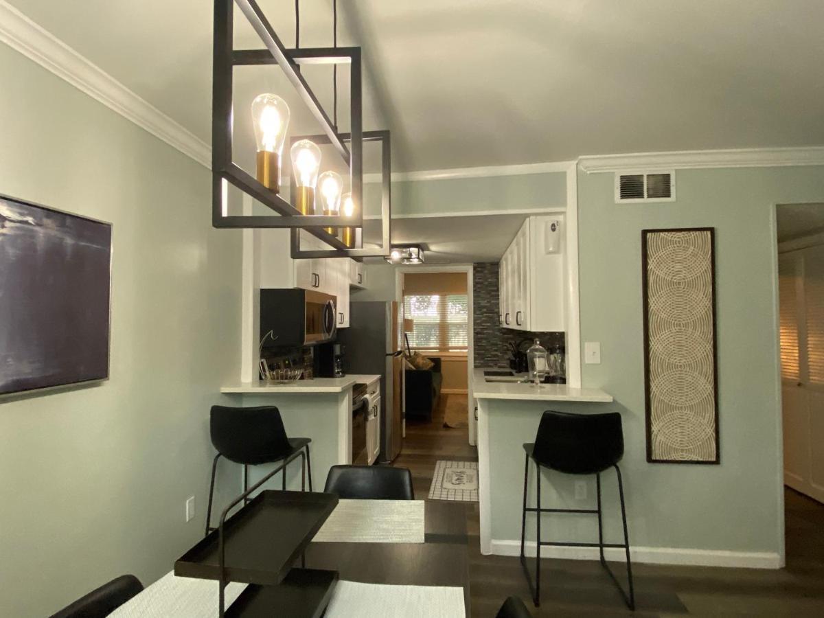 Villa Hhi Homes- Newly Renovated Cozy Modern Pet-friendly Villa-ideal Location *