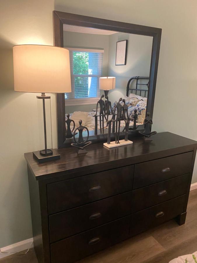Hhi Homes- Newly Renovated Cozy Modern Pet-friendly Villa-ideal Location *