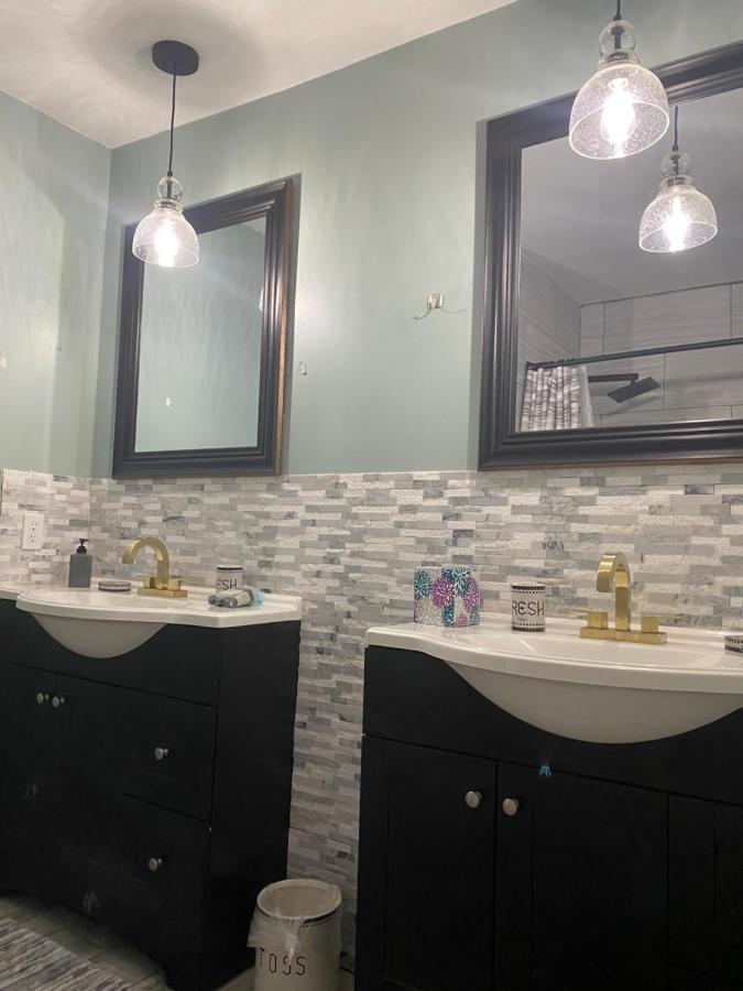 Villa Hhi Homes- Newly Renovated Cozy Modern Pet-friendly Villa-ideal Location