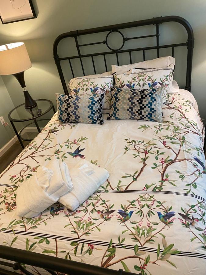 Villa Hhi Homes- Newly Renovated Cozy Modern Pet-friendly Villa-ideal Location Hilton Head Island