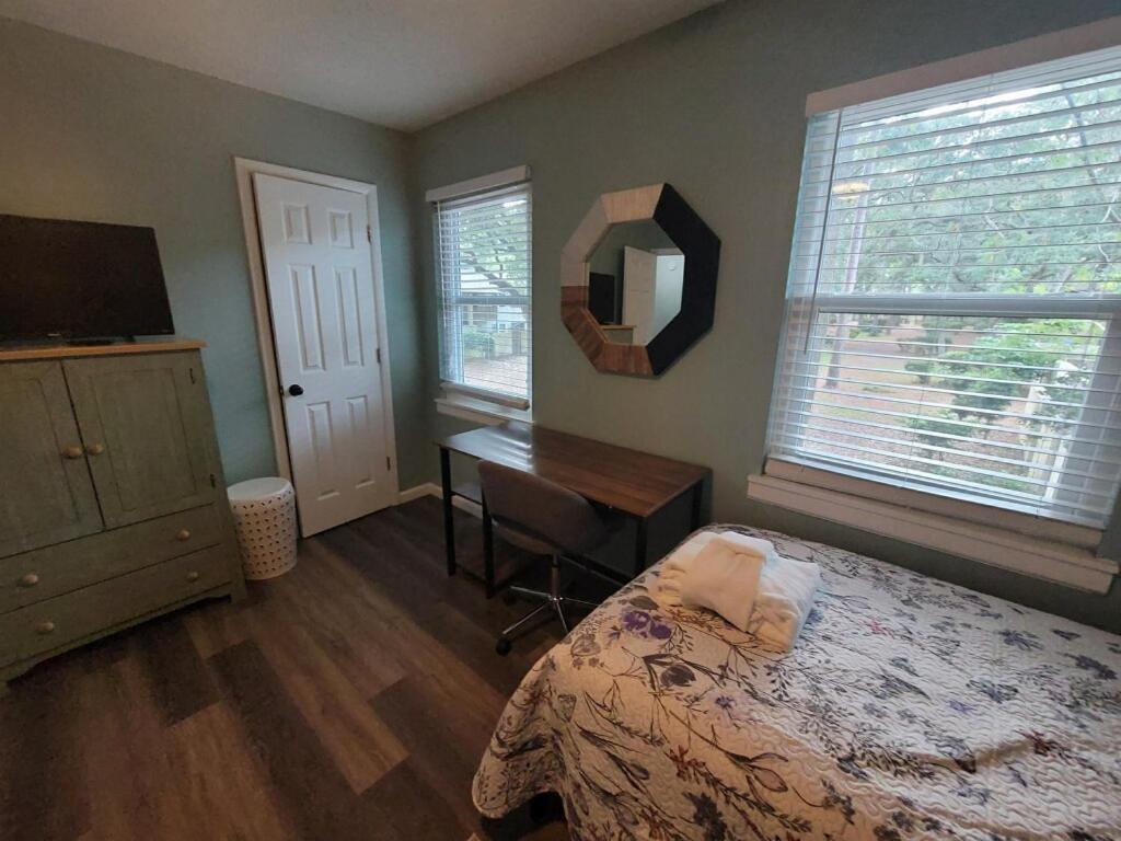 Hhi Homes- Newly Renovated Cozy Modern Pet-friendly Villa-ideal Location